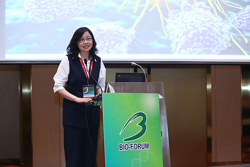 龙沙集团细胞治疗研发服务部首席科学家杨帆博士作了《从基础研究到临床应用：成功研发高质量的细胞产品》主题报告